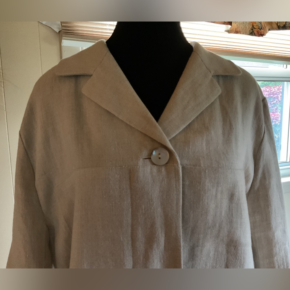 Elegant Cream Two-Piece Suit - Picture 2 of 5